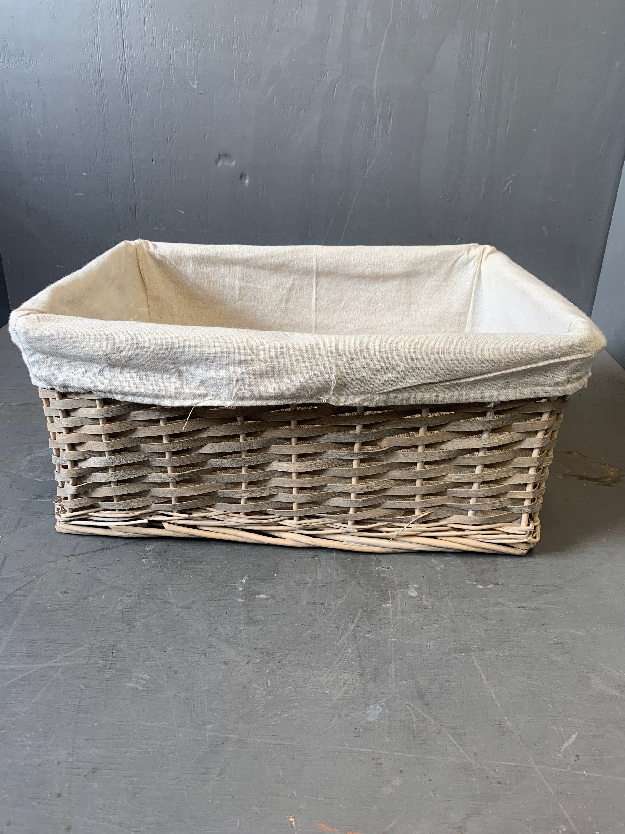 Lined wicker container (Large)