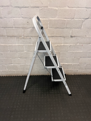 3 Tier Folding Step Ladder - White & Black Metal - 2ndhandwarehouse.com