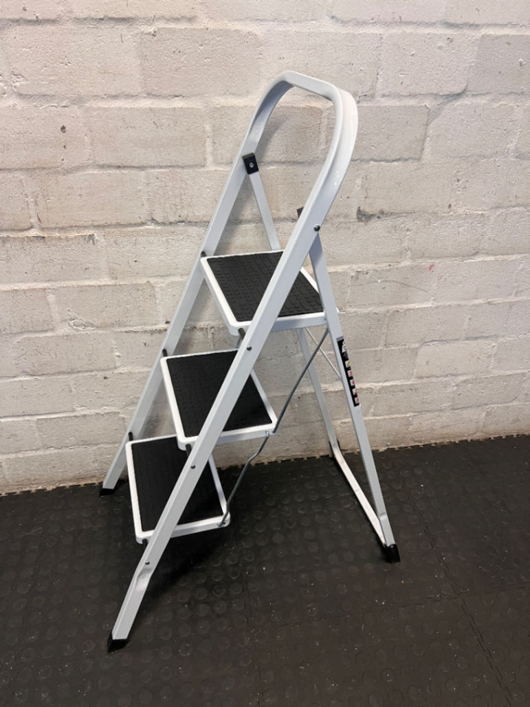 3 Tier Folding Step Ladder - White & Black Metal - 2ndhandwarehouse.com