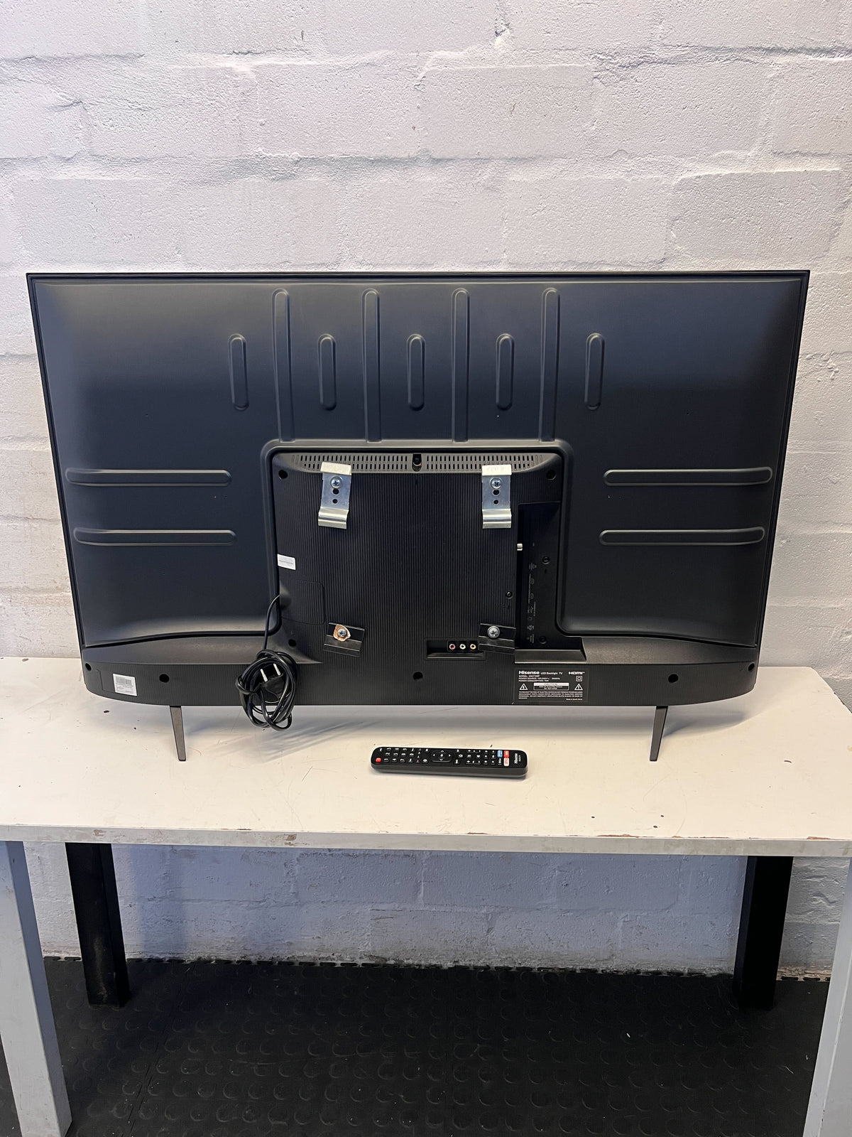 43" Black SMART TV with Remote – Good Condition, Minor Scratches