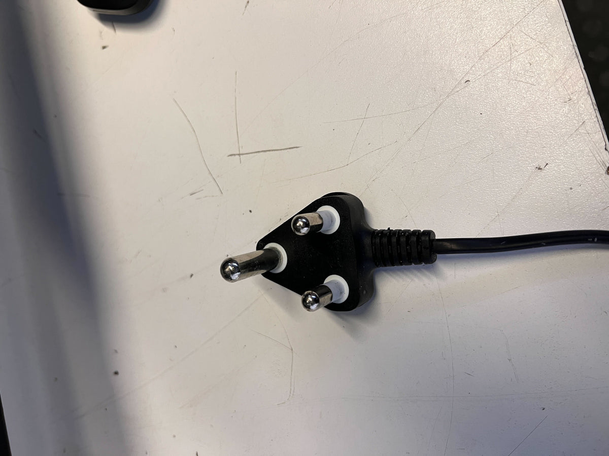 50" Hisense Smart TV with Remote – Excellent Condition