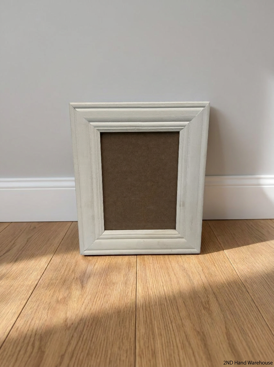 Classic White Contoured Picture Frame — Good Working Order - 2ndhandwarehouse.com