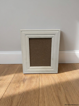 Classic White Contoured Picture Frame — Good Working Order - 2ndhandwarehouse.com