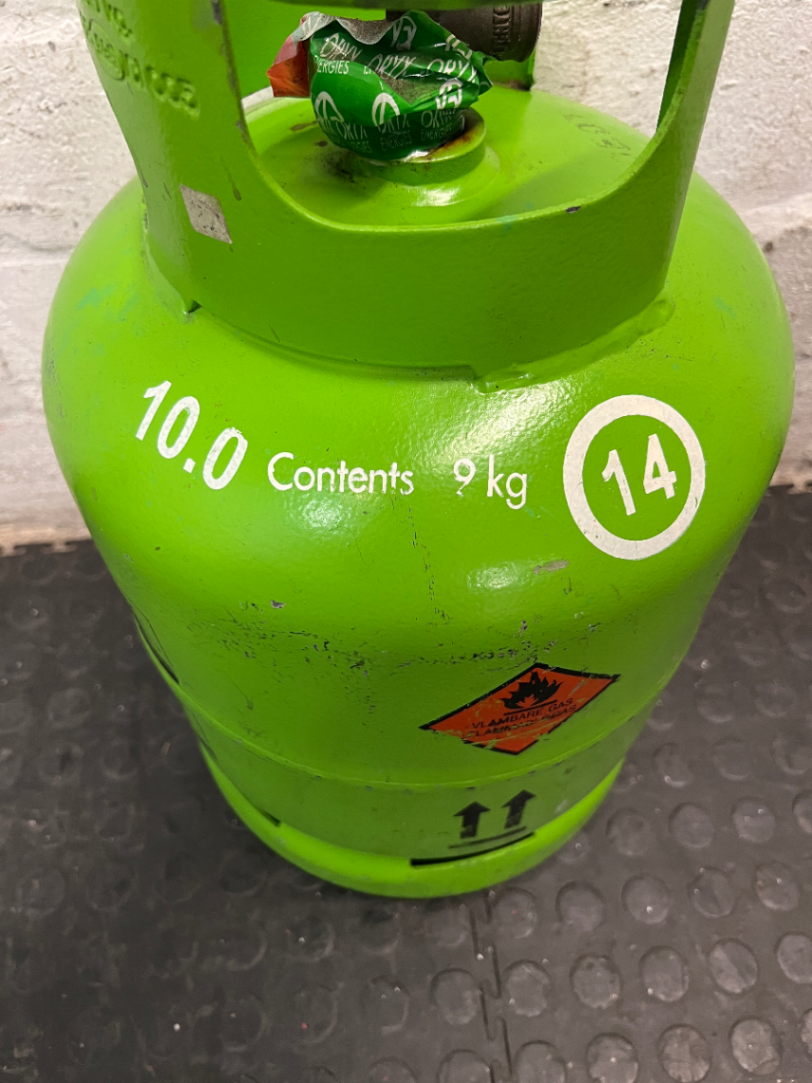 9kg Oryx Green LPG Gas Cylinder — Fair Condition with Surface Wear