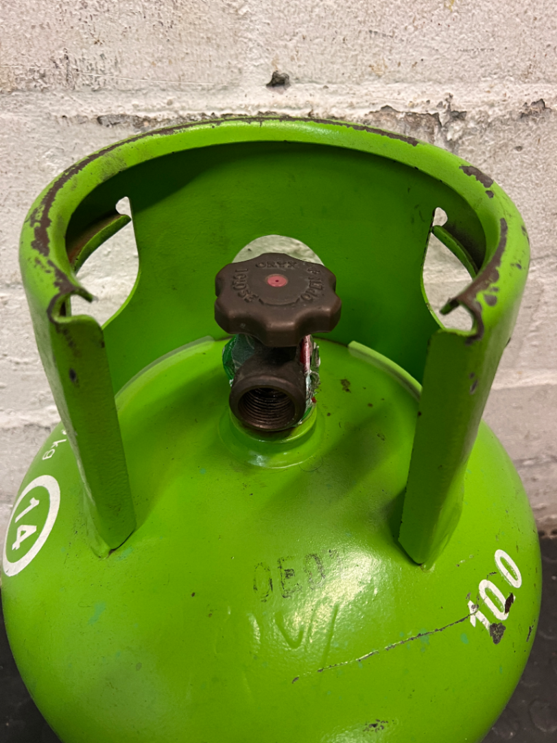 9kg Oryx Green LPG Gas Cylinder — Fair Condition with Surface Wear