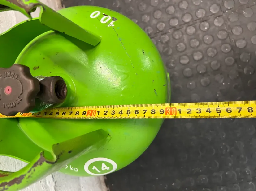 9kg Oryx Green LPG Gas Cylinder — Fair Condition with Surface Wear