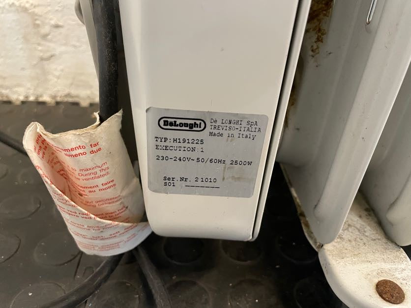 DeLonghi 12 Fin Oil Heater - PRICE DROP