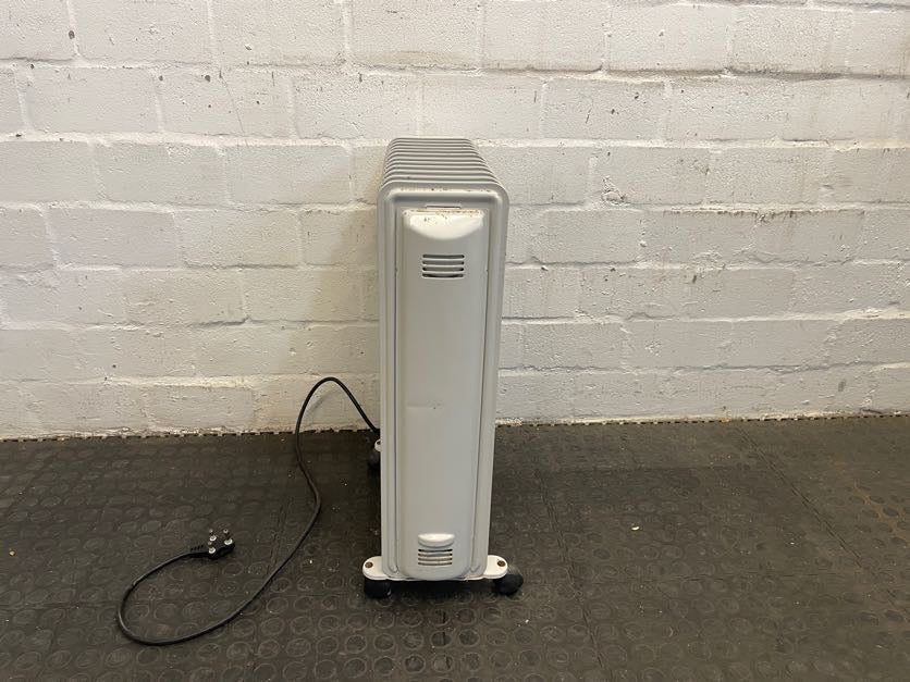 DeLonghi 12 Fin Oil Heater - PRICE DROP