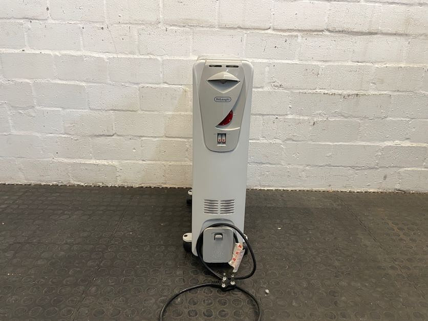 DeLonghi 12 Fin Oil Heater - PRICE DROP