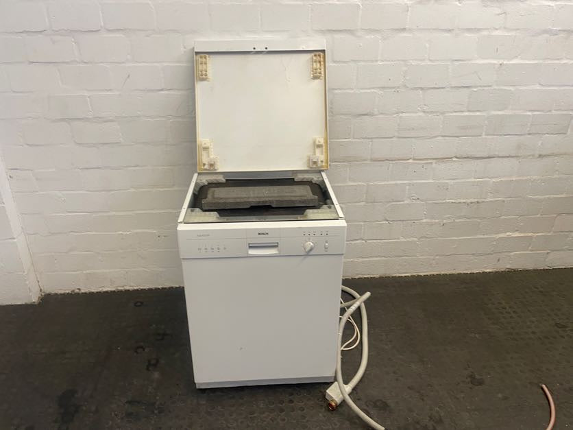 Bosch Dishwasher (Dent on the Side)