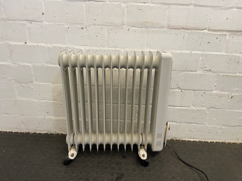 Pineware 12 Fin Oil Heater 2000w - PRICE DROP - 2ndhandwarehouse.com