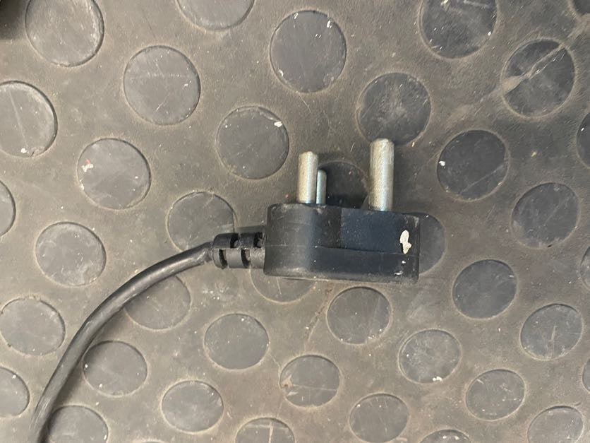 Pineware 12 Fin Oil Heater 2000w - PRICE DROP