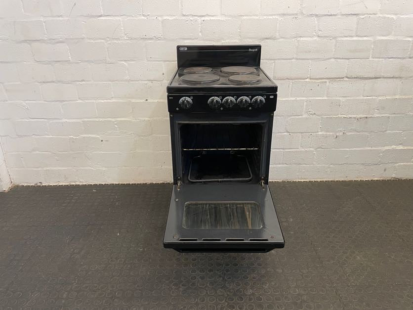 Black 4 Plate Defy Stove and Oven AC02120519 - small rust on plates