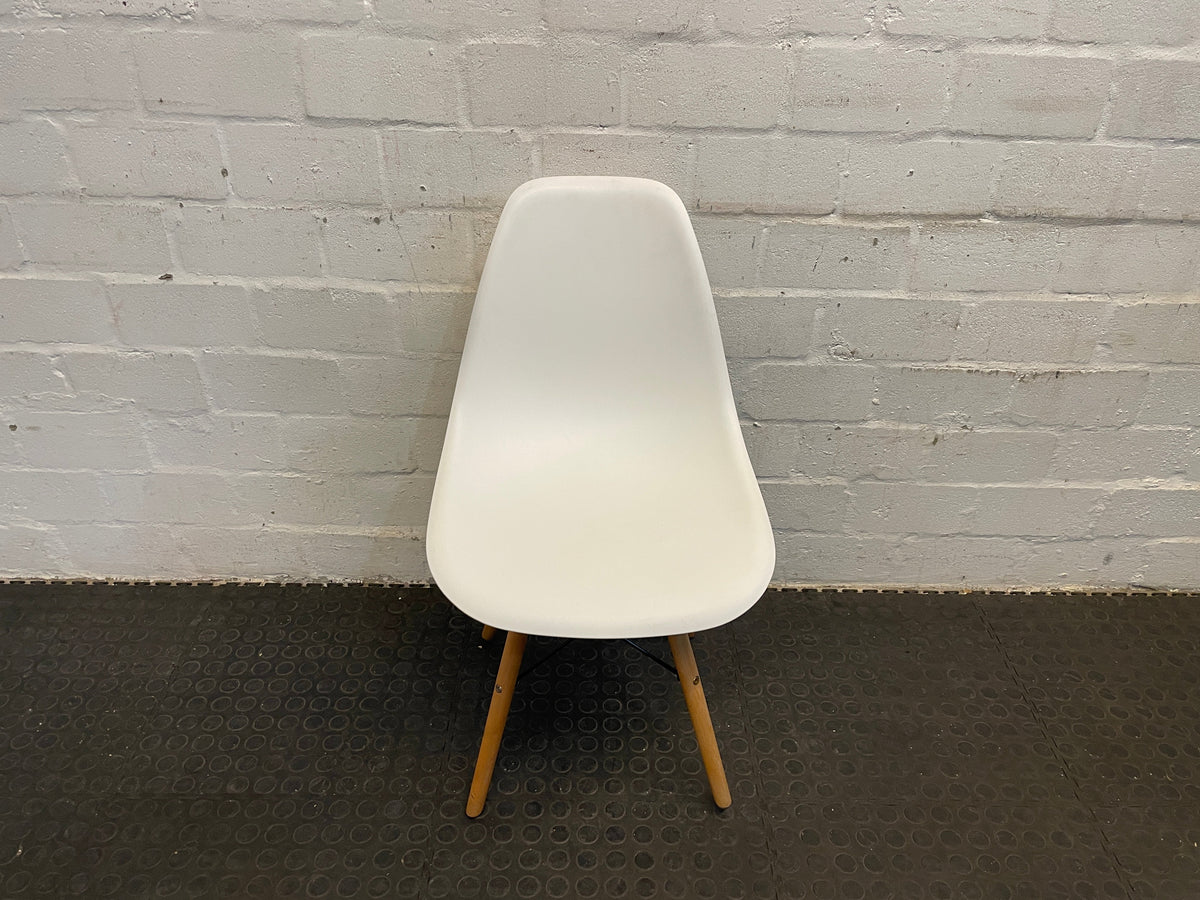 White Wooden Leg Chair - PRICE DROP - 2ndhandwarehouse.com