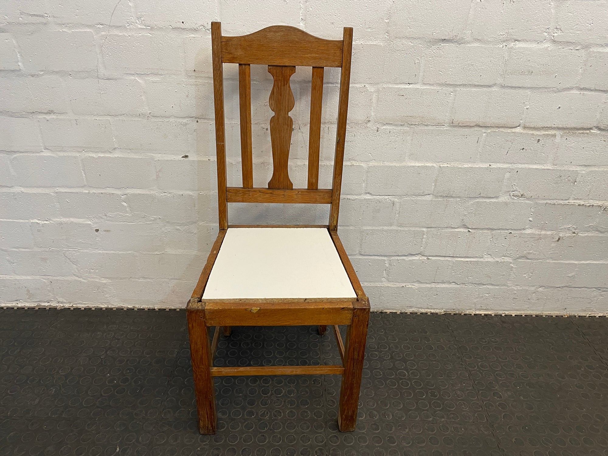 Wooden White Seat Dining Chair (Damaged)