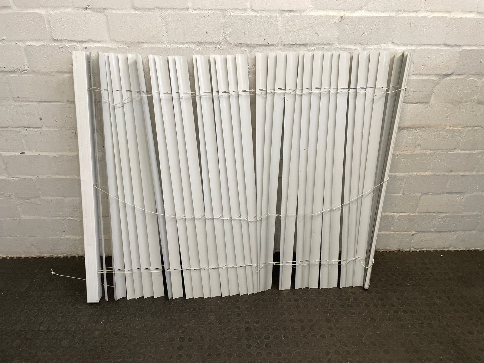 White Venetian Blinds (1.40mx 1.13m)