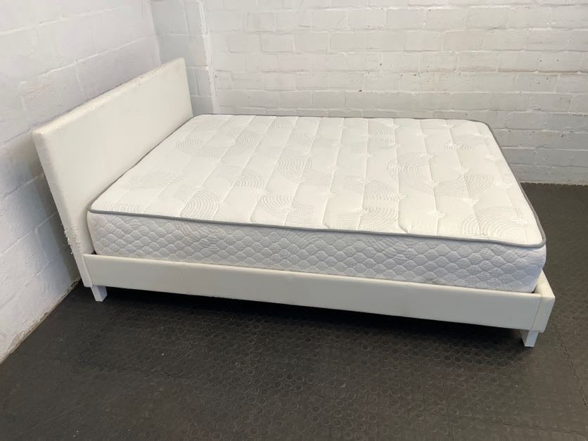 White Frame Sandhurst Mattress Double Bed (Peeling Of Leather)