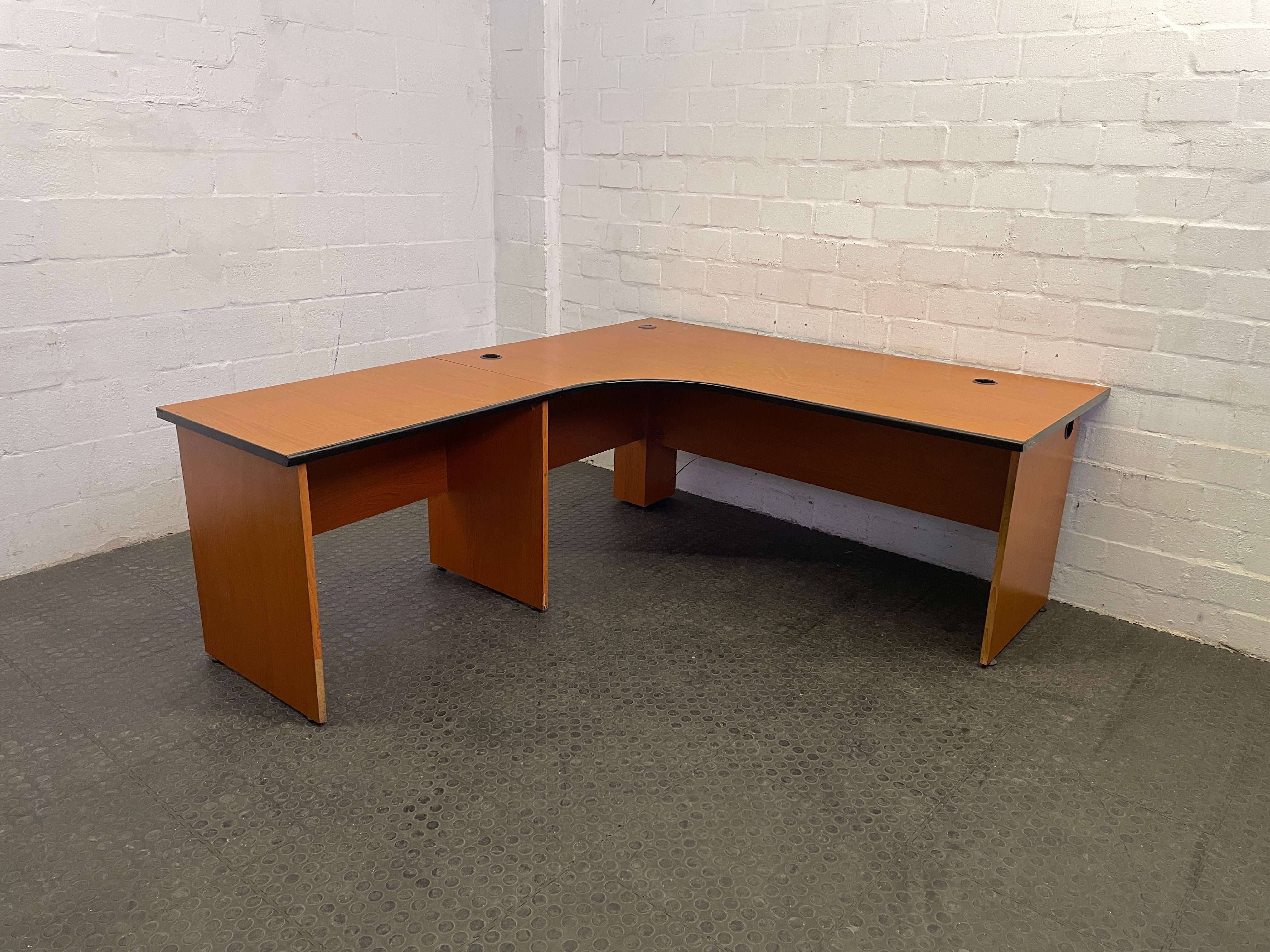 Two Seater L-Shaped Cluster Desk | 2ndhandwarehouse.com