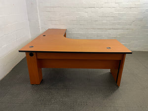Three Seater L-Shaped Cluster Desk