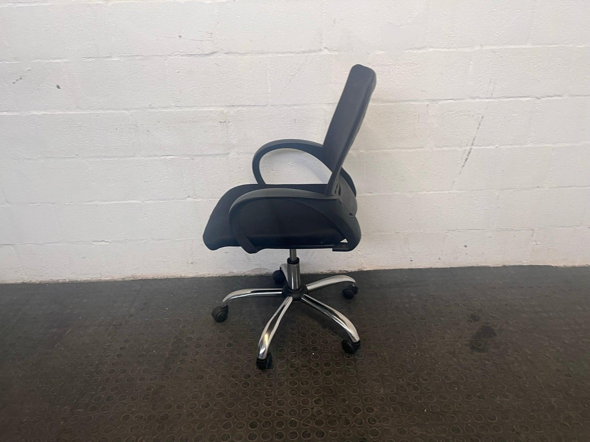 Black Plastic Mid-back Office Armchair on wheels - 2ndhandwarehouse.com