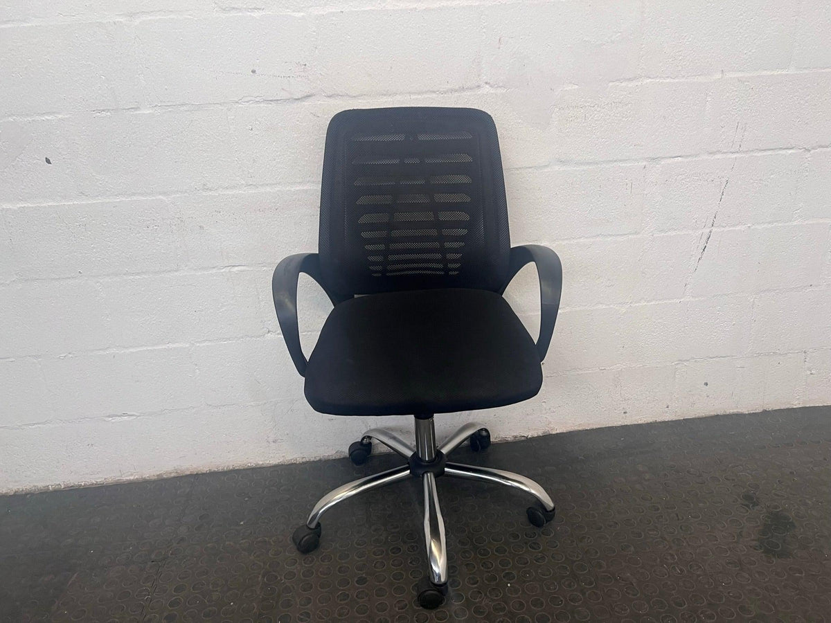 Black Plastic Mid-back Office Armchair on wheels - 2ndhandwarehouse.com