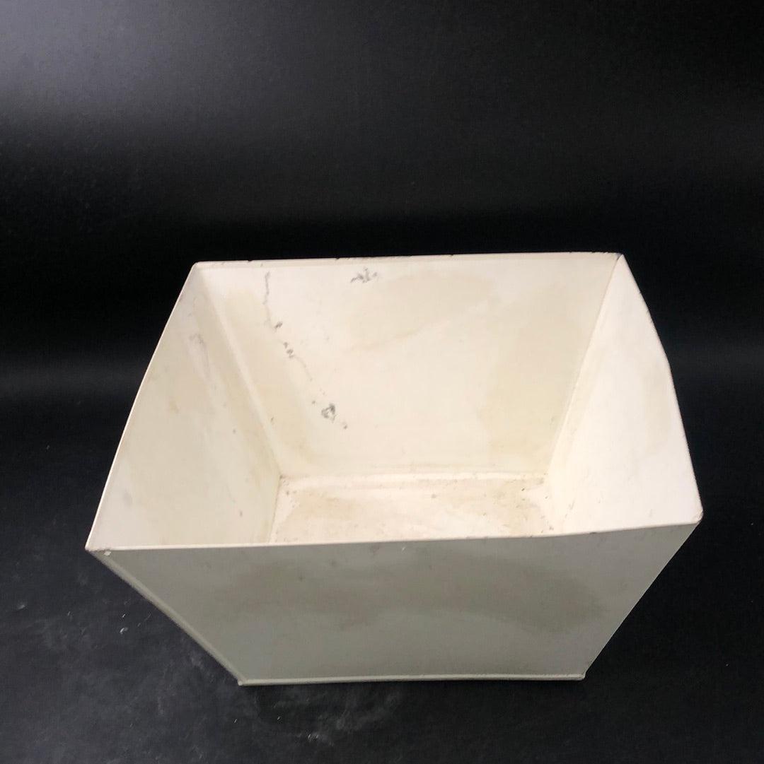 Wire basket  with White Tray