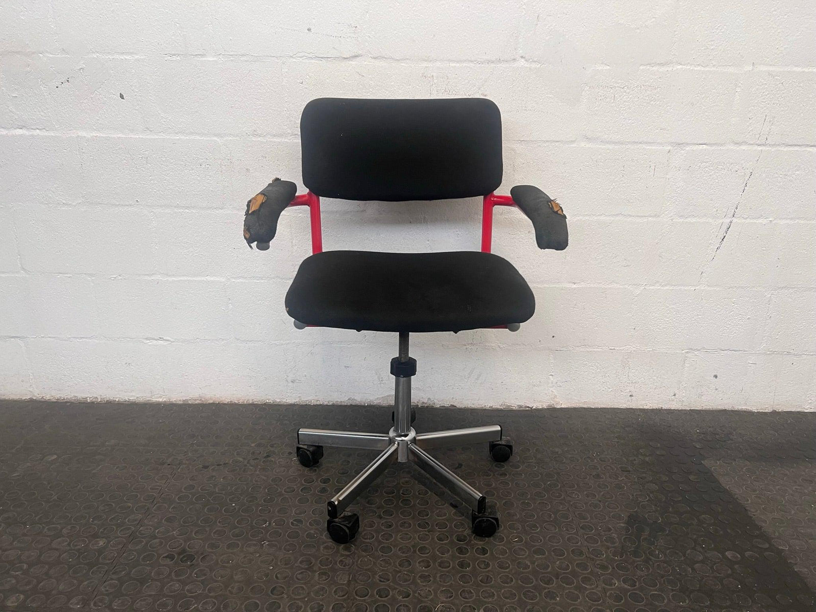 Black Mid-Back Office Chair with Red Frame (Damaged Arm Rests) - 2ndhandwarehouse.com