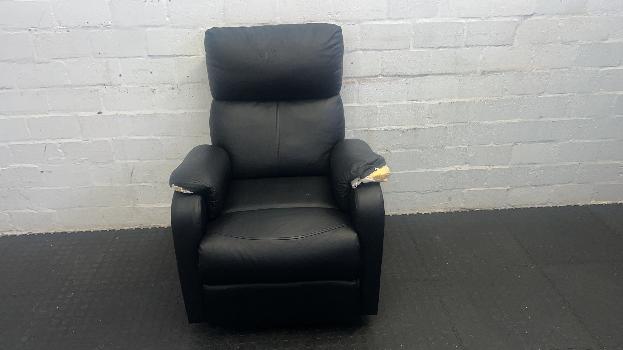 Black Leather 1 Seater Recliner (Damage to Armrests)