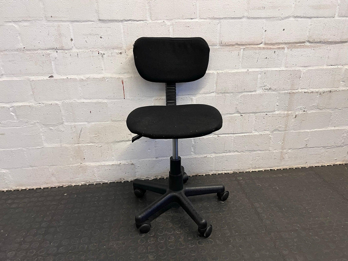 Black Material Mid-Back Desk Chair