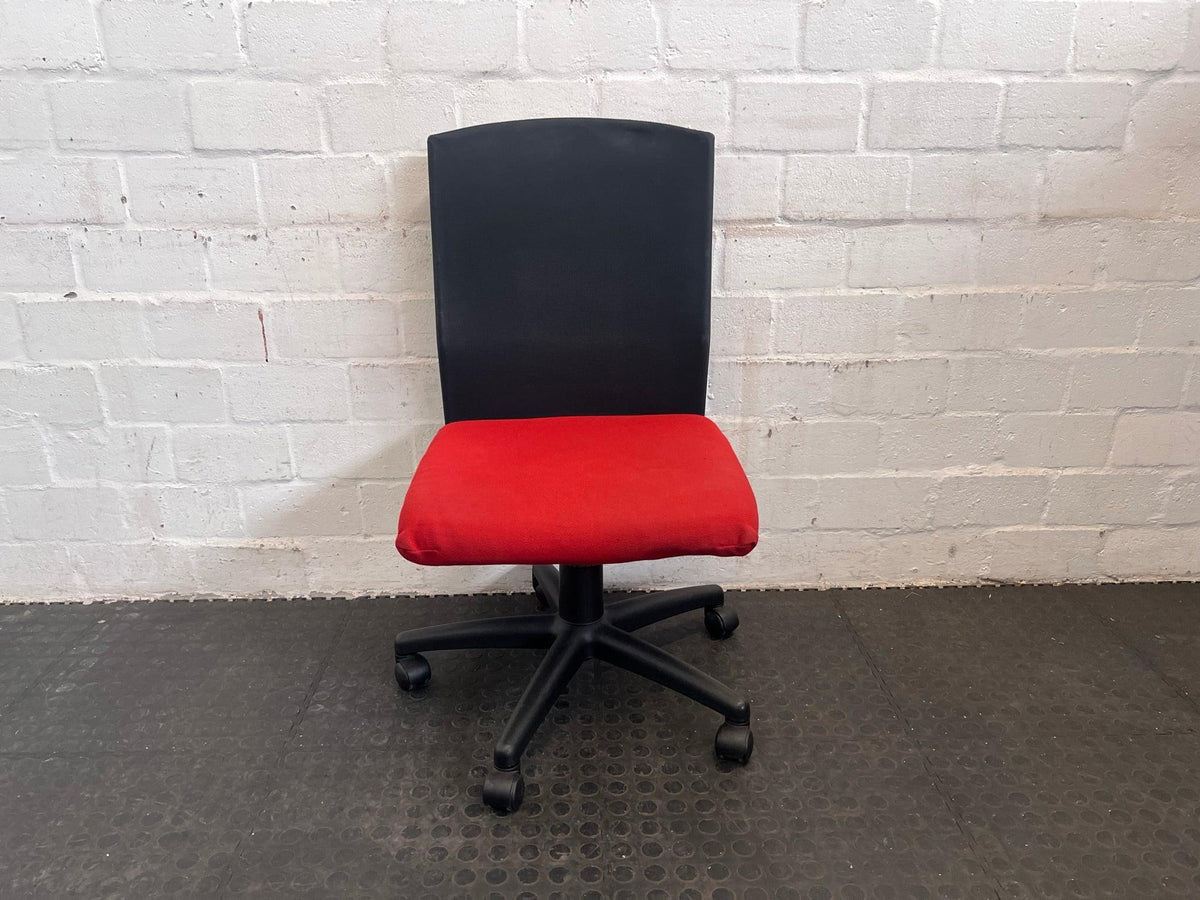 Black and Red Office Chair On Wheels (Hydraulics Not Working & No Arm Rests) - REDUCED