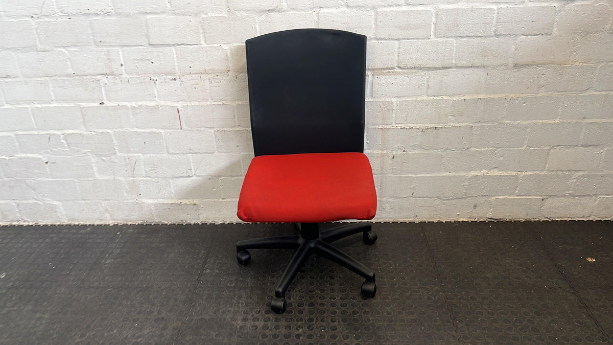Black and Red Office Chair On Wheels (Hydraulics Not Working & No Arm Rests) - REDUCED