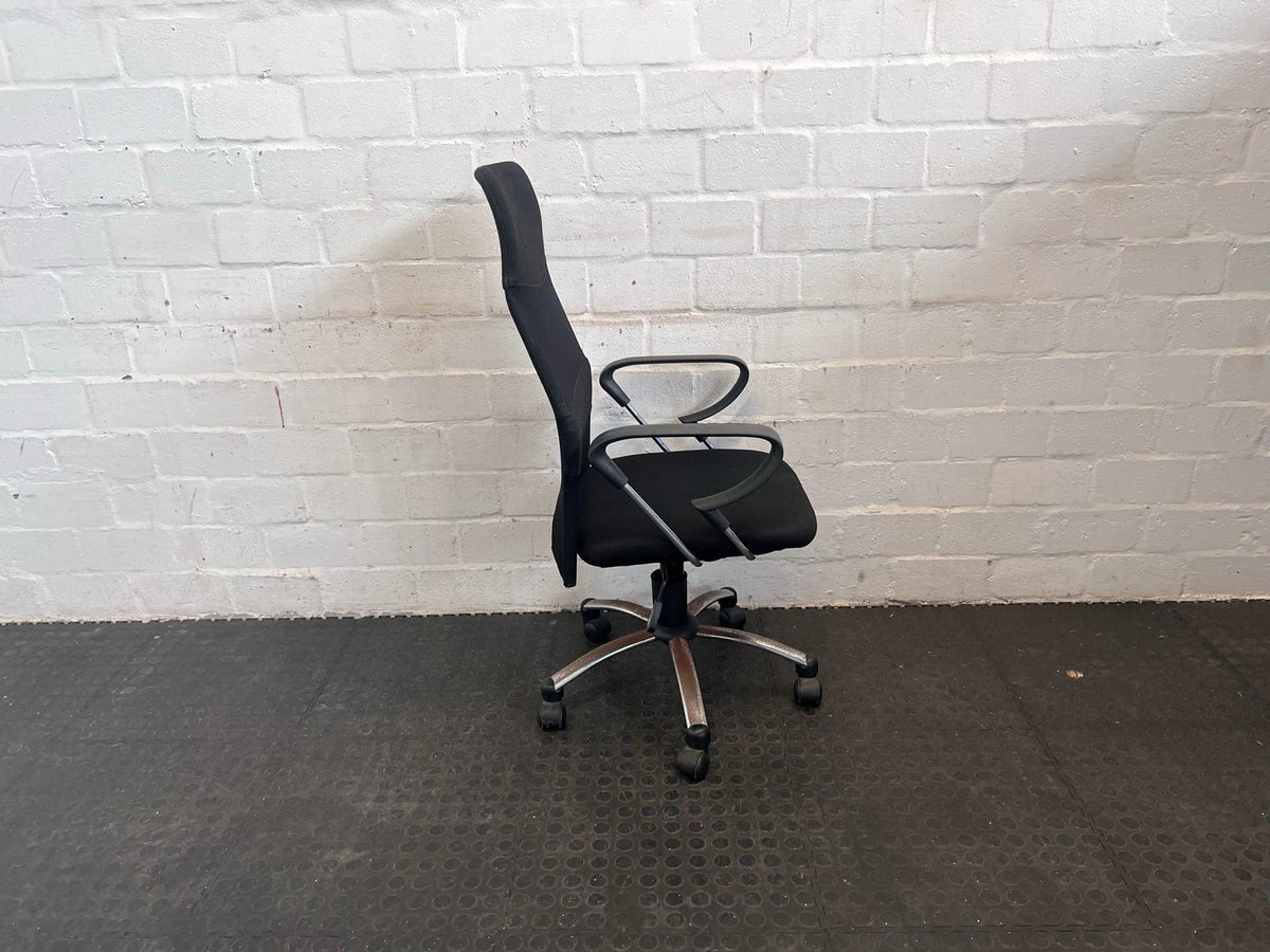 Black Fabric High-Back Office Chair On Wheels (Slight Damage Underneath)