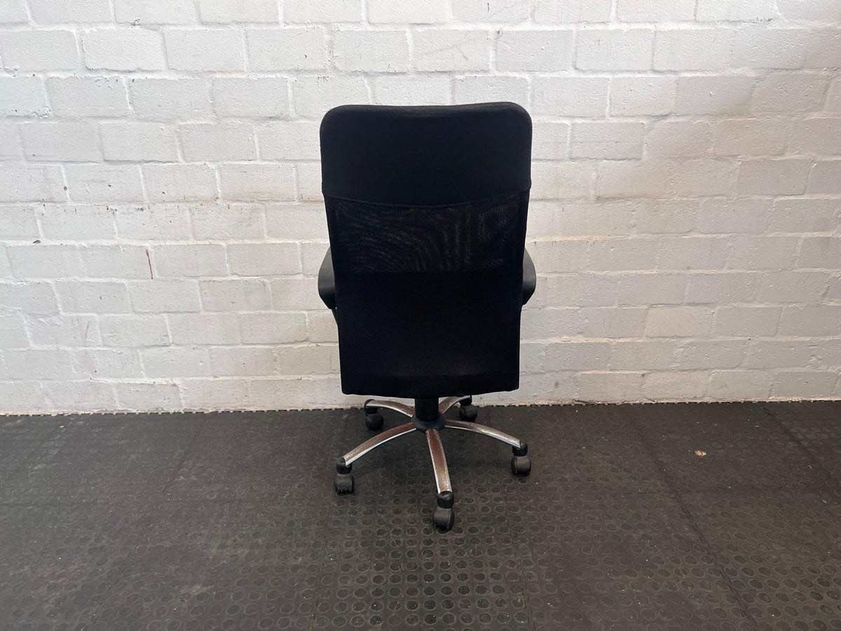 Black Fabric High-Back Office Chair On Wheels (Slight Damage Underneath)