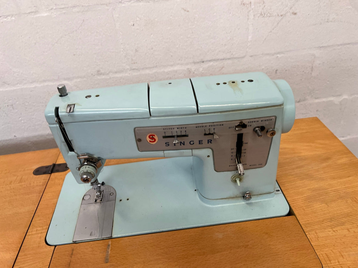 Singer Collapsible Sewing Machine Table (No power supply) - REDUCED