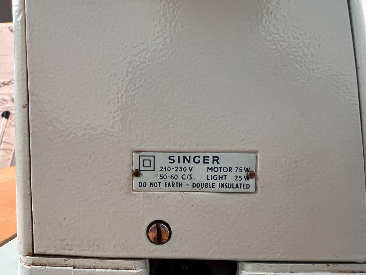 Singer Collapsible Sewing Machine Table (No power supply) - REDUCED