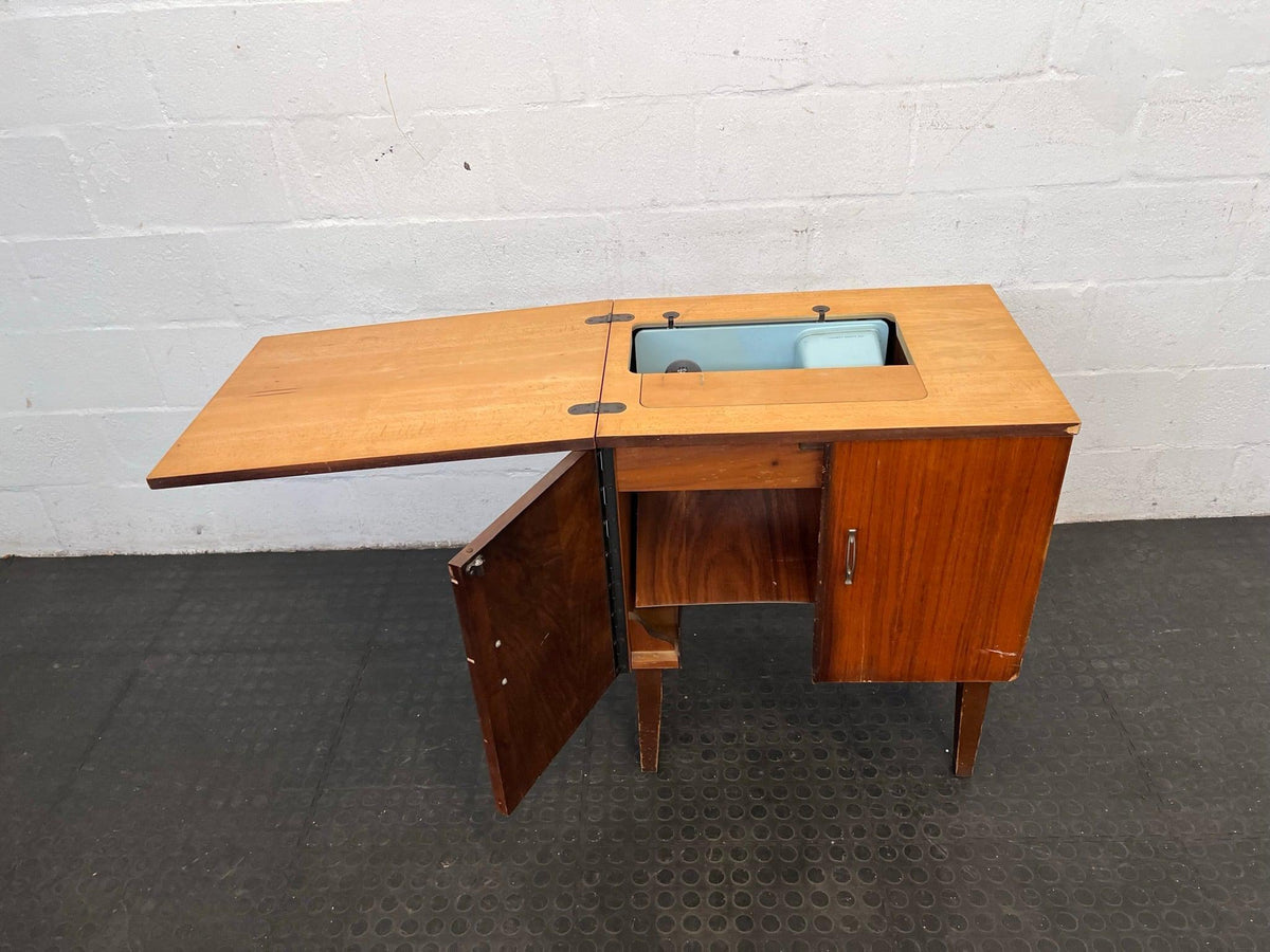Singer Collapsible Sewing Machine Table (No power supply) - REDUCED