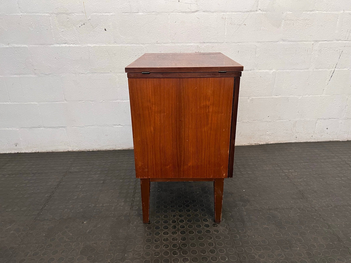 Singer Collapsible Sewing Machine Table (No power supply) - REDUCED