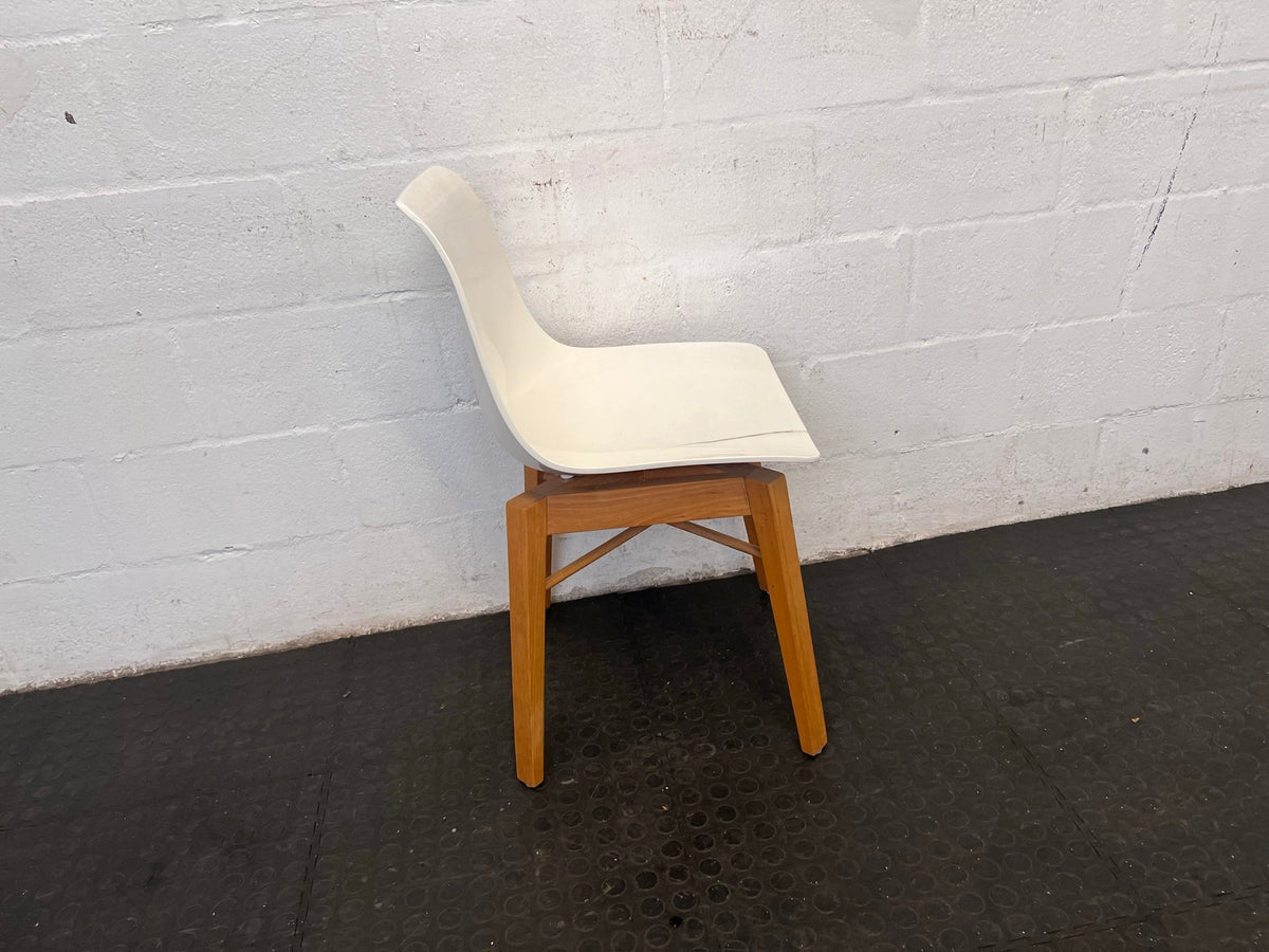 White Plastic Dining Chair with Wooden Legs (Slight Cracks In Seat) - PRICE DROP