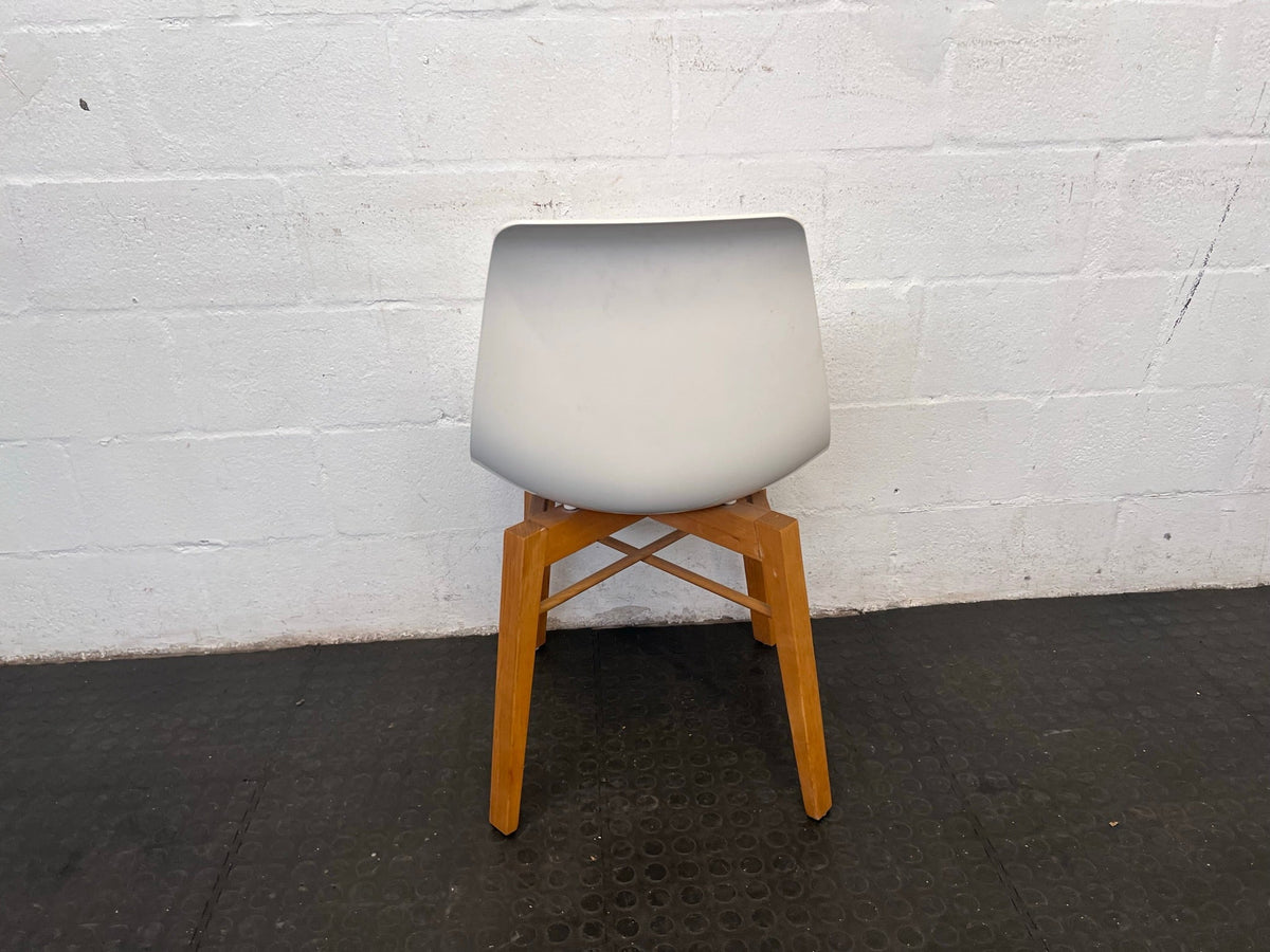 White Plastic Dining Chair with Wooden Legs (Slight Cracks In Seat) - PRICE DROP