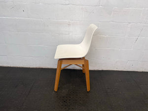 White Plastic Dining Chair with Wooden Legs (Slight Cracks In Seat) - PRICE DROP