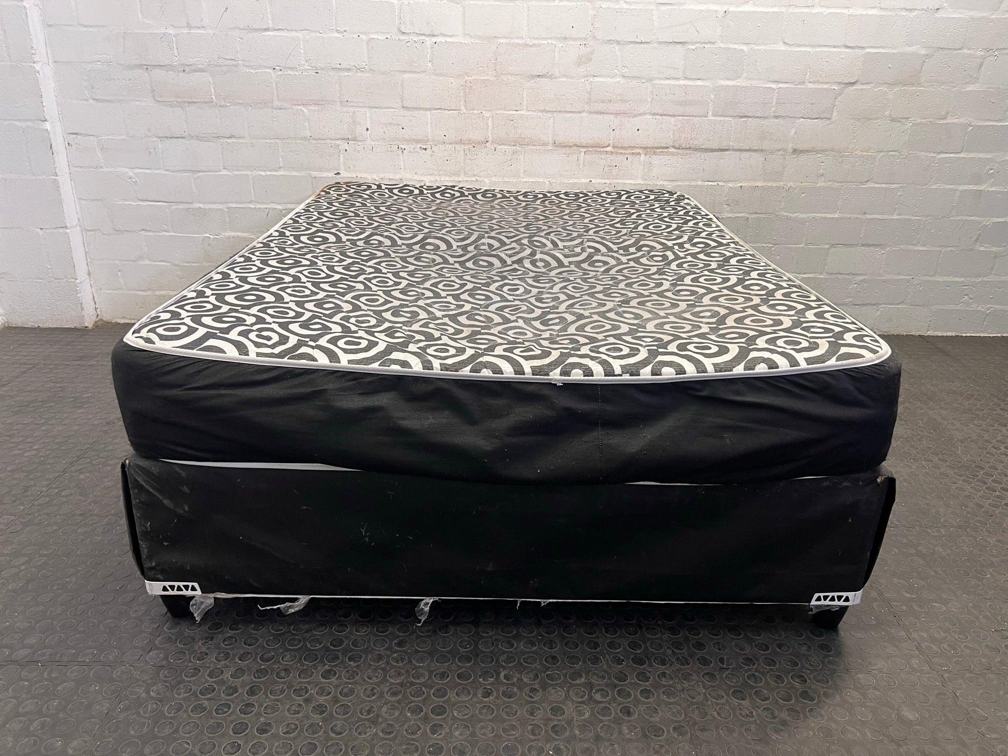 Black and White Patterned Double Bed - REDUCED