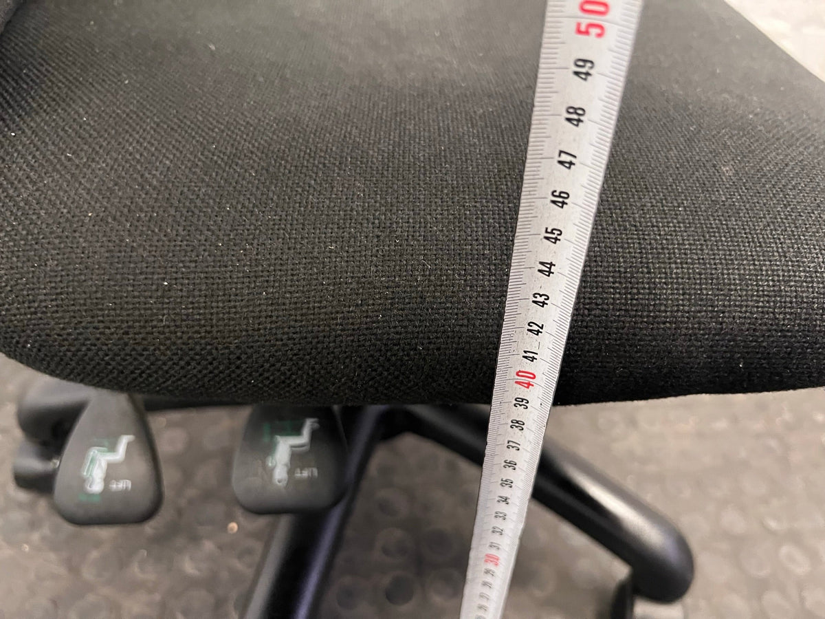 Black Typist Chair on Wheels (Hydraulics Not Working