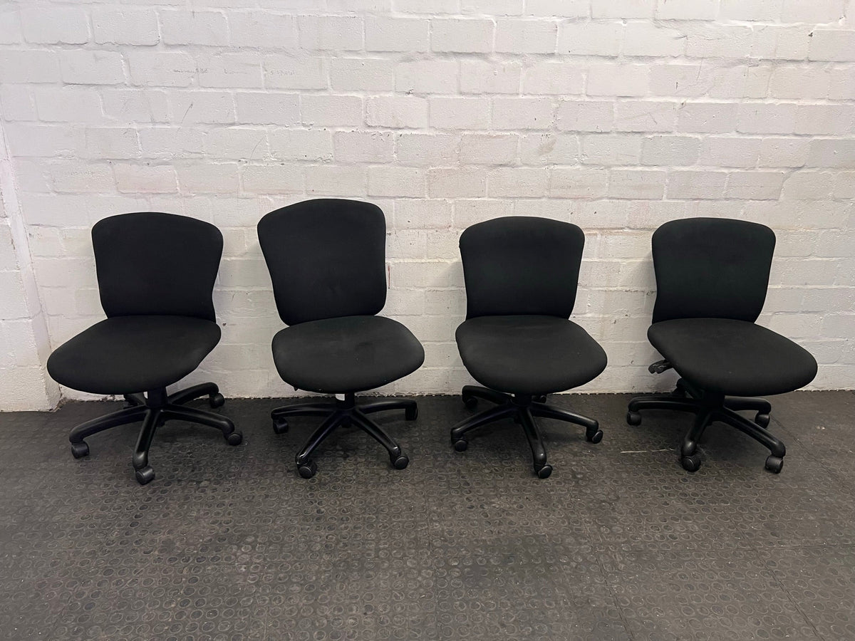 Black Typist Chair on Wheels (Hydraulics Not Working