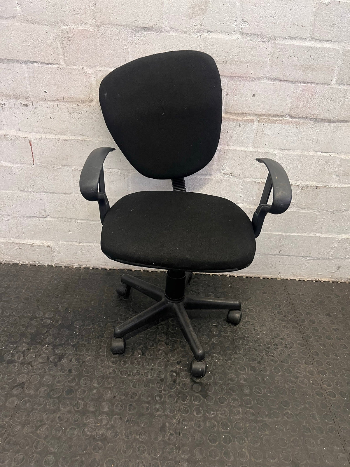 Black Typist Chair on Wheels (Slightly Loose Back Rest) - CLEARANCE