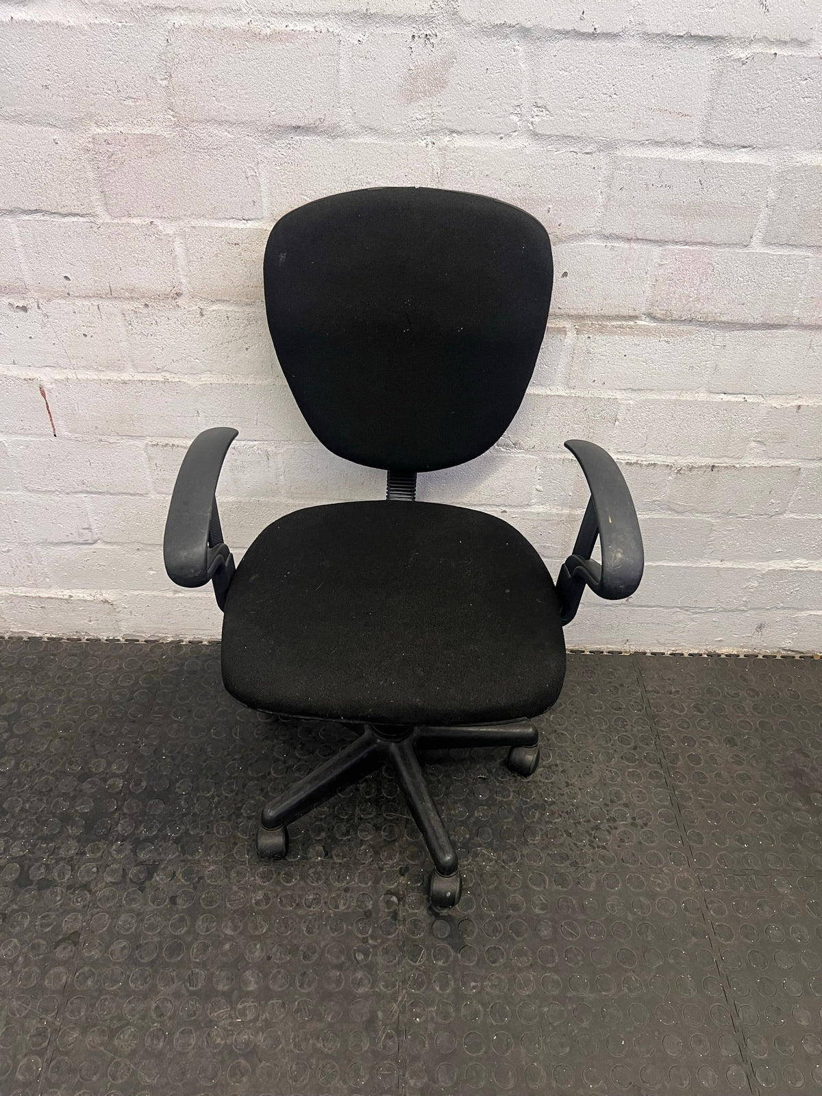 Black Typist Chair on Wheels (Slightly Loose Back Rest) - CLEARANCE