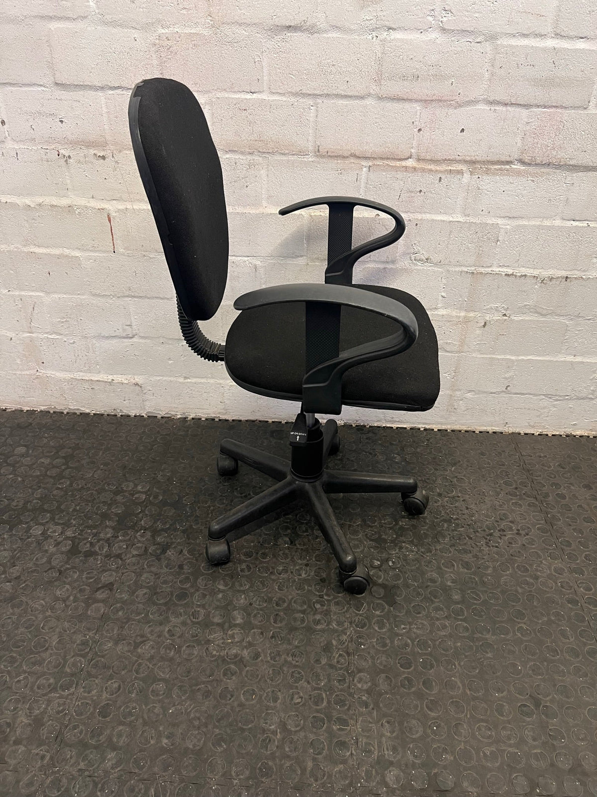 Black Typist Chair on Wheels (Slightly Loose Back Rest) - CLEARANCE