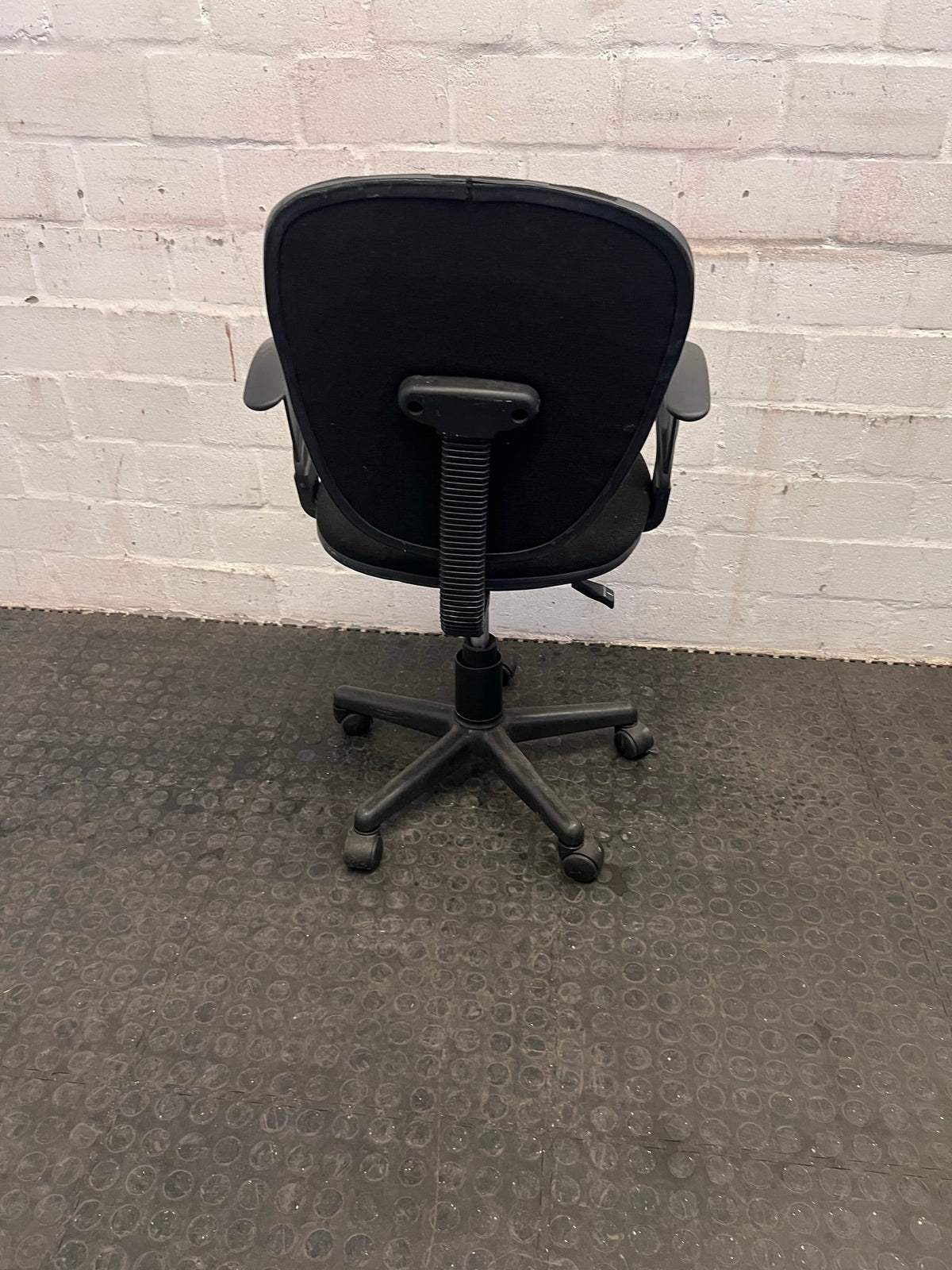 Black Typist Chair on Wheels (Slightly Loose Back Rest) - CLEARANCE