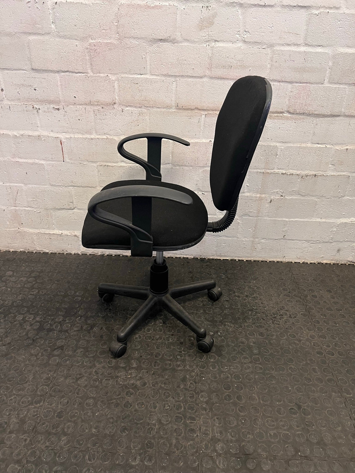 Black Typist Chair on Wheels (Slightly Loose Back Rest) - CLEARANCE