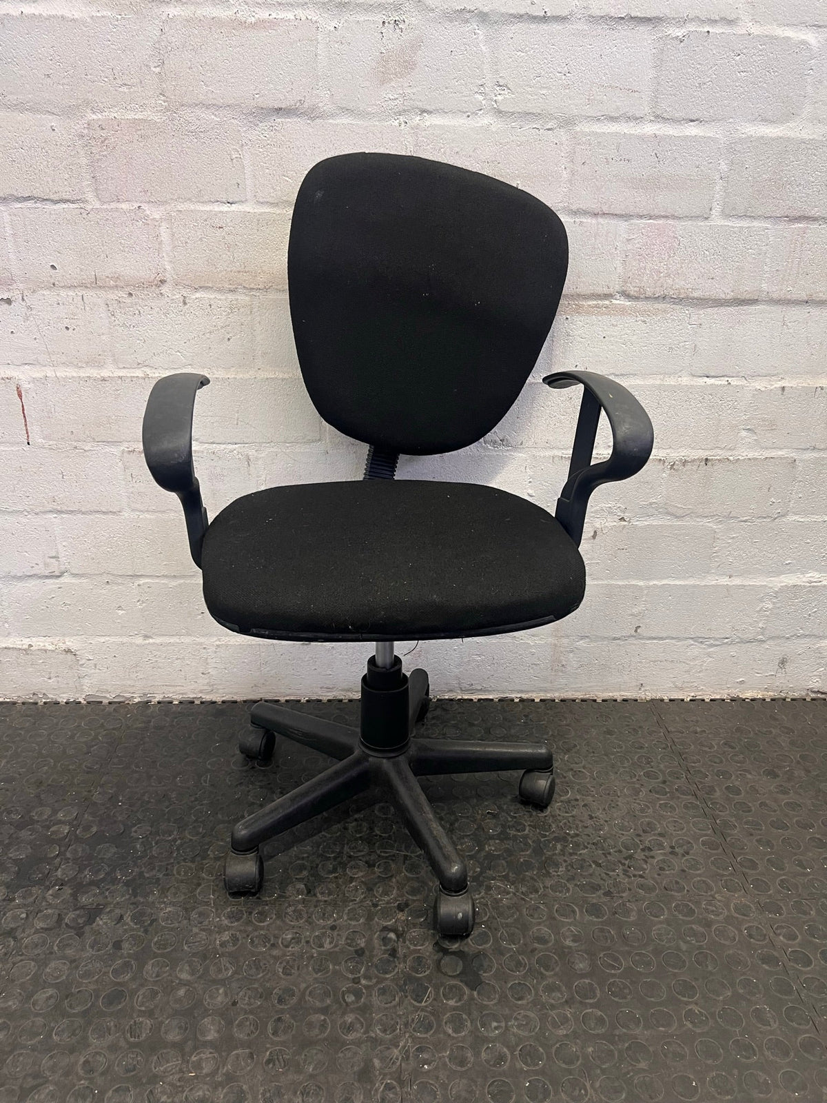 Black Typist Chair on Wheels (Slightly Loose Back Rest) - CLEARANCE