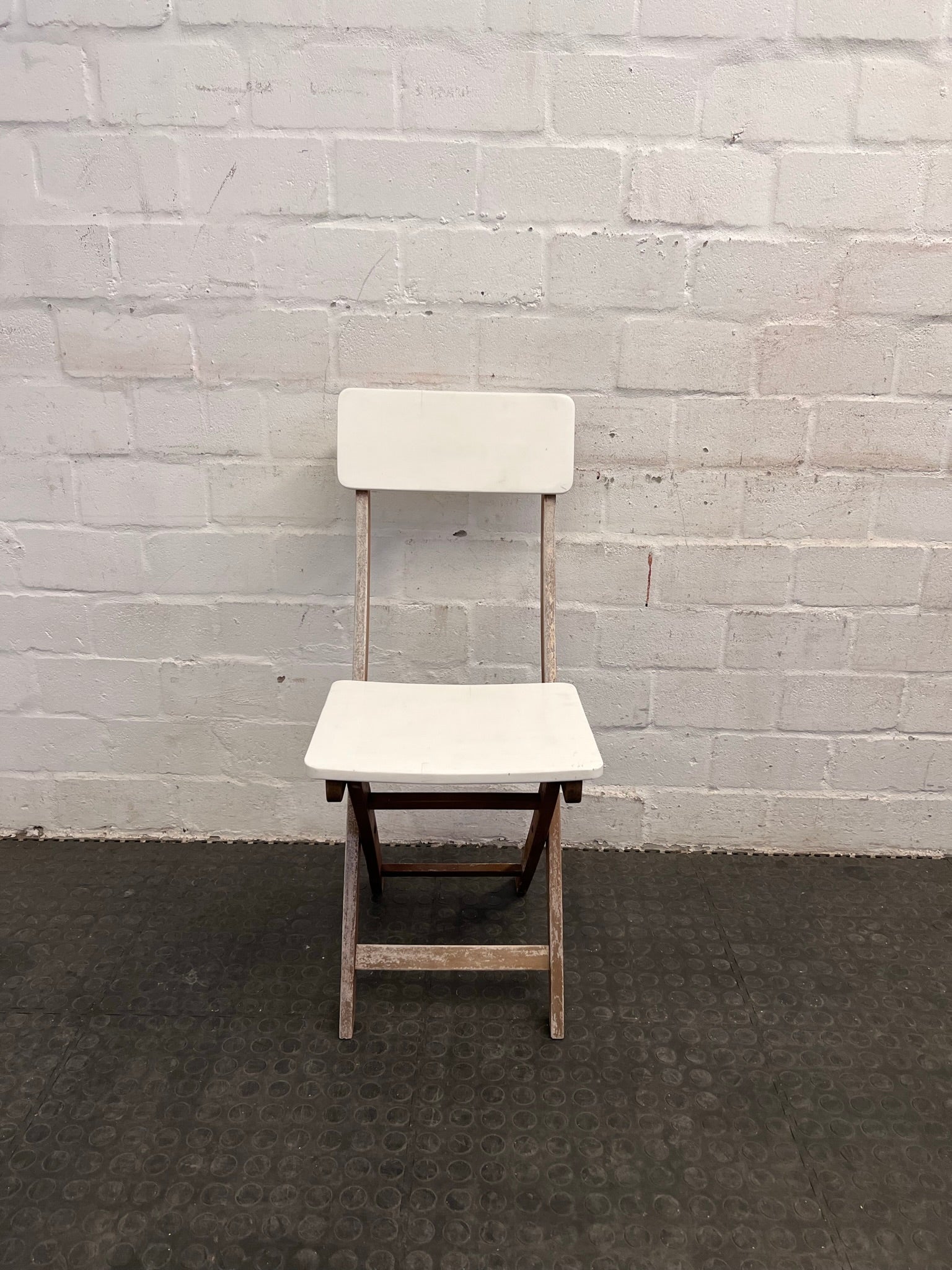 Wooden Framed White Seat Garden Chair